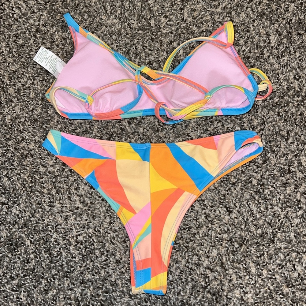 Bright patterned bikini - Picture 2 of 3